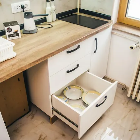 Aparment Theatre * Ni