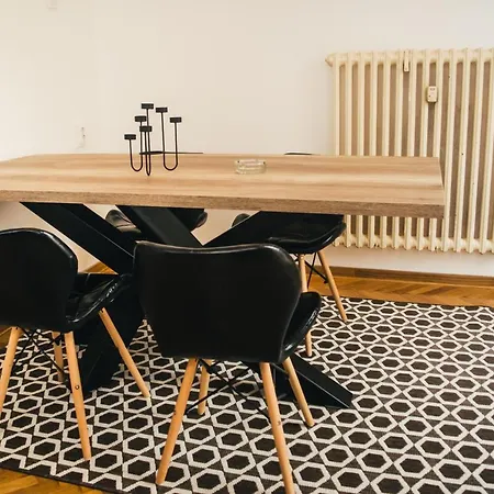 Aparment Theatre Ni